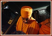 Swamishri departs from the shibir