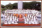 A group photo Swamishri, Shri Harikrishna Maharaj and the senior sadhus with the kishores