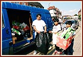 100 volunteers managed the Sponsored Walk providing fruit and drinks and collecting the litter enroute