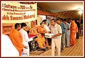 Pramukh Swami Maharaj presents the software to school representatives