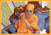 Swamishri engaged in Chopada pujan ritual 