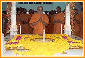 Swamishri doing darshan and circumambulating the shrine at Yogi Smruti Mandir 