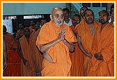 Swamishri engaged in prayer at the Smruti Mandir