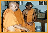 Swamishri enquires about the preparation