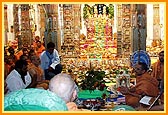 Swamishri during the Annakut before Thakorji