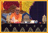 While Swamishri performs his puja, Pujya Balmukund Swami performs the New Year's mahapuja