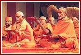 Sadhus, devotees, Swamishri and senior sadhus perform arti of Thakorji after puja  