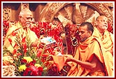 Pujya Dr. Swami inaugurates a set of audio cassettes on Swamishri's discourses 