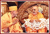 Pujya Ishwarcharan Swami and Pujya Viveksagar Swami offer a flower shawl 