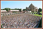 Balikas seated on the lawn in front of the Akshardham monument