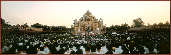 A grand view of the Bal Suvarna Mahotsav assembly 