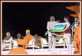 The President launches BAPS web site for children 'kids.swaminarayan.org' 