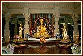 Murtis of Bhagwan Swaminarayan, Aksharbrahma Gunatitanand Swami and Shri Gopalanand Swami inside the Akshardham monnument