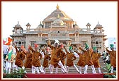 'He matrubhumi Bharat, tuj pad vandna.' - Welcome dance by BAPS children 