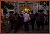 Devotees arriving for Pushpadolotsav celebration