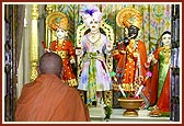 Swamishri performing shangar arti of Thakorji who is adorned for the Rangotsav celebration, at the Shri Swaminarayan Mandir, Sarangpur