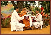 To mark the occasion, BAPS has launched a new program to promote the use of motorcycle helmets. Swamishri inaugurated a helmet and handed helmets to BAPS volunteers