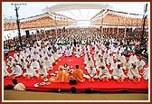 Pujya Mahant Swami, together with the parshads and sadhaks, perform the diksha mahapuja ceremony