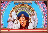 Young children who received janois with Swamishri