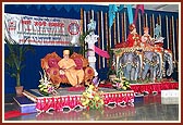 Swamishri on stage during inaugural session