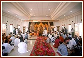 Devotees during the murti-pratishtha rituals