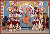 Swamishri with Bal mandal after performing a dance: ‘Mangal roop tamaru…’