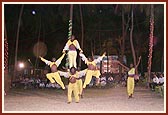 African acrobats perform in front of Swamishri
