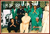 Swamishri with the locals who offer their services in the mandir