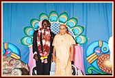 Swamishri with the Vice President of Kenya H.E. Moody Awori