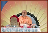 Swamishri performs his morning puja