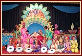 Swamishri with kishores who performed the welcome dance