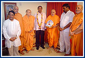 President of Tanzania, Jakaya M Kikwete, welcomes Swamishri