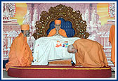 Swamishri was honored with shawl and garlands