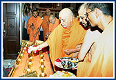 Swamishri performs pujan of new flag staff for the Dar-es-Salaam mandir