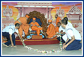 Swamishri was honored with shawl and garlands