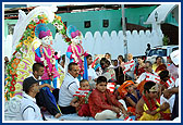 To sanctify the city of Dar-es-Salaam a grand procession of deities was carried out in beautiful floats by sadhus and devotees on the day before the murti-pratishtha rituals