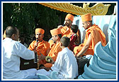 To sanctify the city of Dar-es-Salaam a grand procession of deities was carried out in beautiful floats by sadhus and devotees on the day before the murti-pratishtha rituals