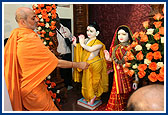 Pujya Viveksagar Swami and Pujya Ishwarcharan Swami perform murti-pratishtha rituals Shri Radha Krishna Dev and Shri Guru Parampara