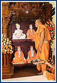 Pujya Viveksagar Swami and Pujya Ishwarcharan Swami perform murti-pratishtha rituals Shri Radha Krishna Dev and Shri Guru Parampara