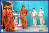 Pujya Ishwarcharan Swami and Pujya Viveksagar Swami during the murti-pratishtha rituals