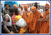 Swamishri blesses an African dancer after performing a welcome dance