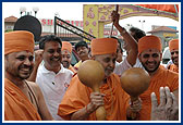 Swamishri sanctifies a traditional instrument used by the dancers