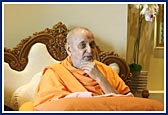 Divine moods of Swamishri 