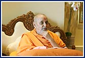 Divine moods of Swamishri 
