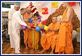 Devotees wish Swamishri