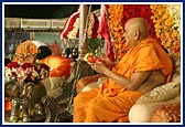 Swamishri and devotees performs arti of Thakorji