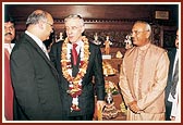 The Foreign Secretary Jack Straw at the Annakut offerings