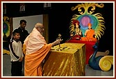 Atmaswarup Swami lights the divo to commence the shibir