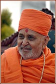 Swamishri observing the opening ceremony of the Sponsored Walk