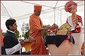 <Viveksagar Swami performs the opening ceremony of the Walk